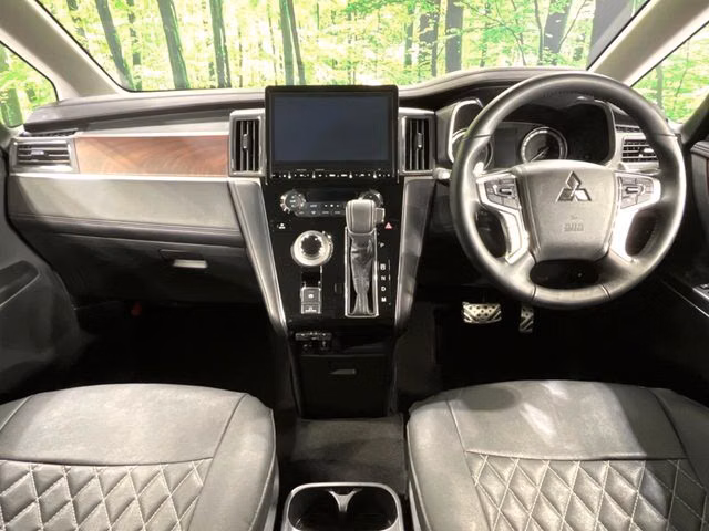 MITSUBISHI DELICA D:5