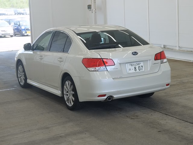 SUBARU LEGACY B4