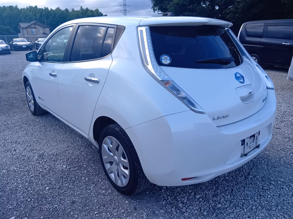 NISSAN LEAF