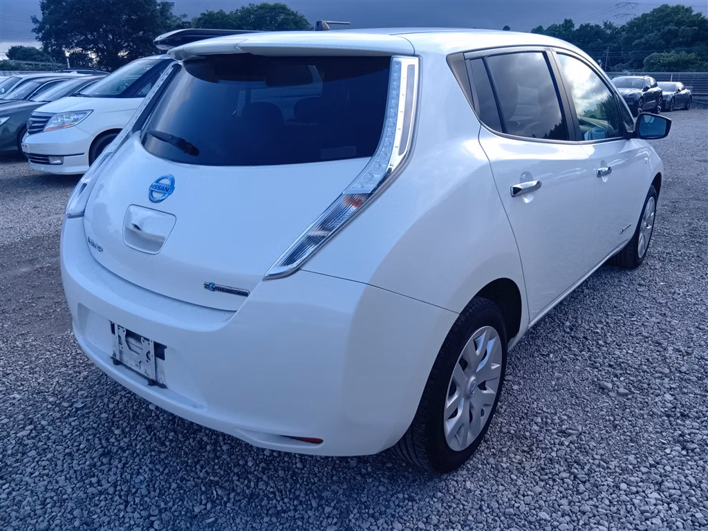 NISSAN LEAF