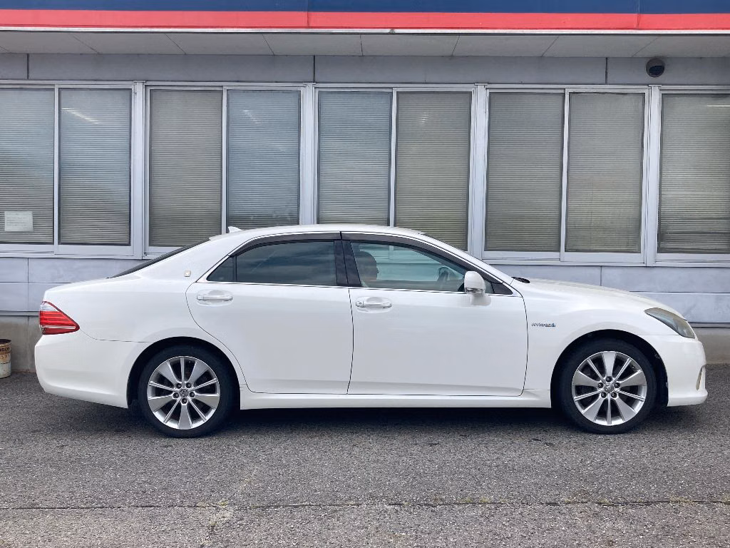 TOYOTA CROWN