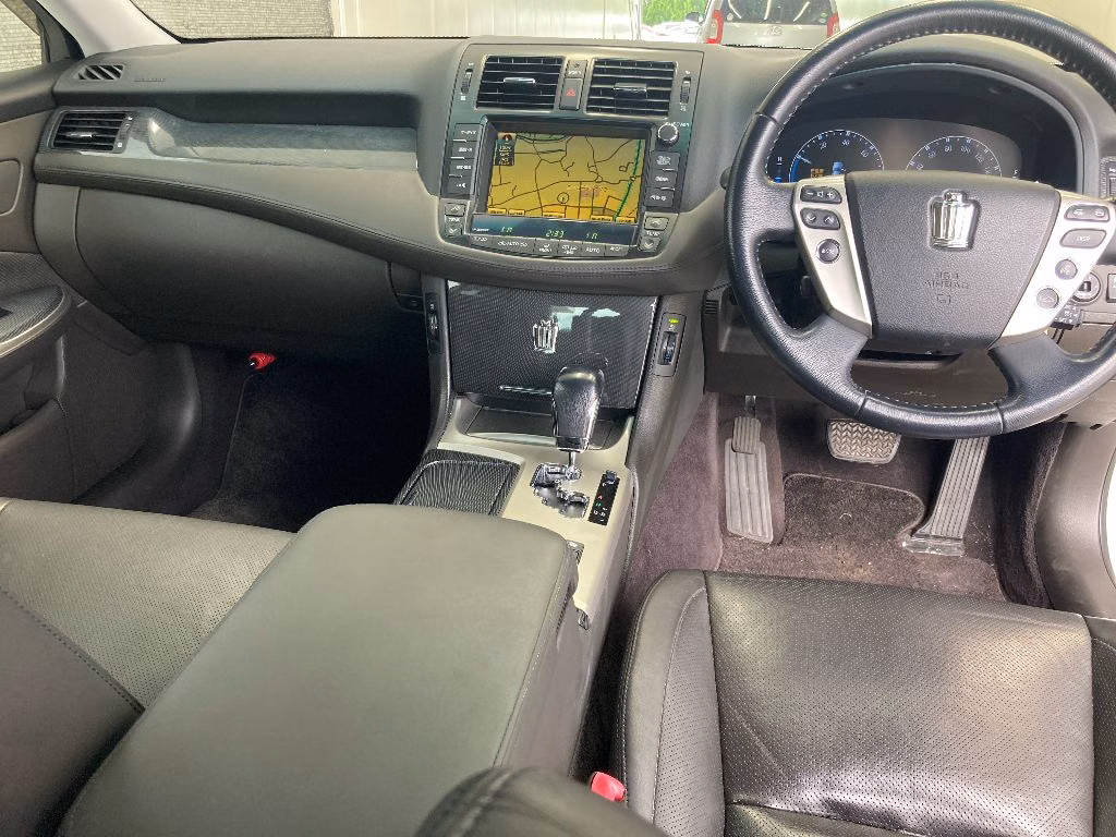 TOYOTA CROWN
