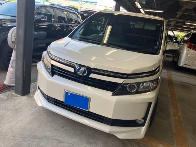TOYOTA VOXY