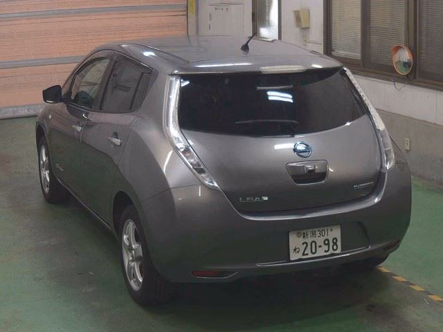 NISSAN LEAF