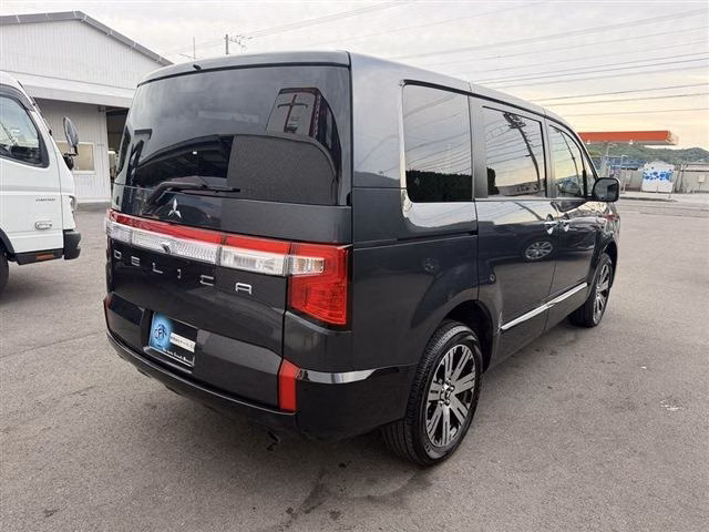 MITSUBISHI DELICA D:5