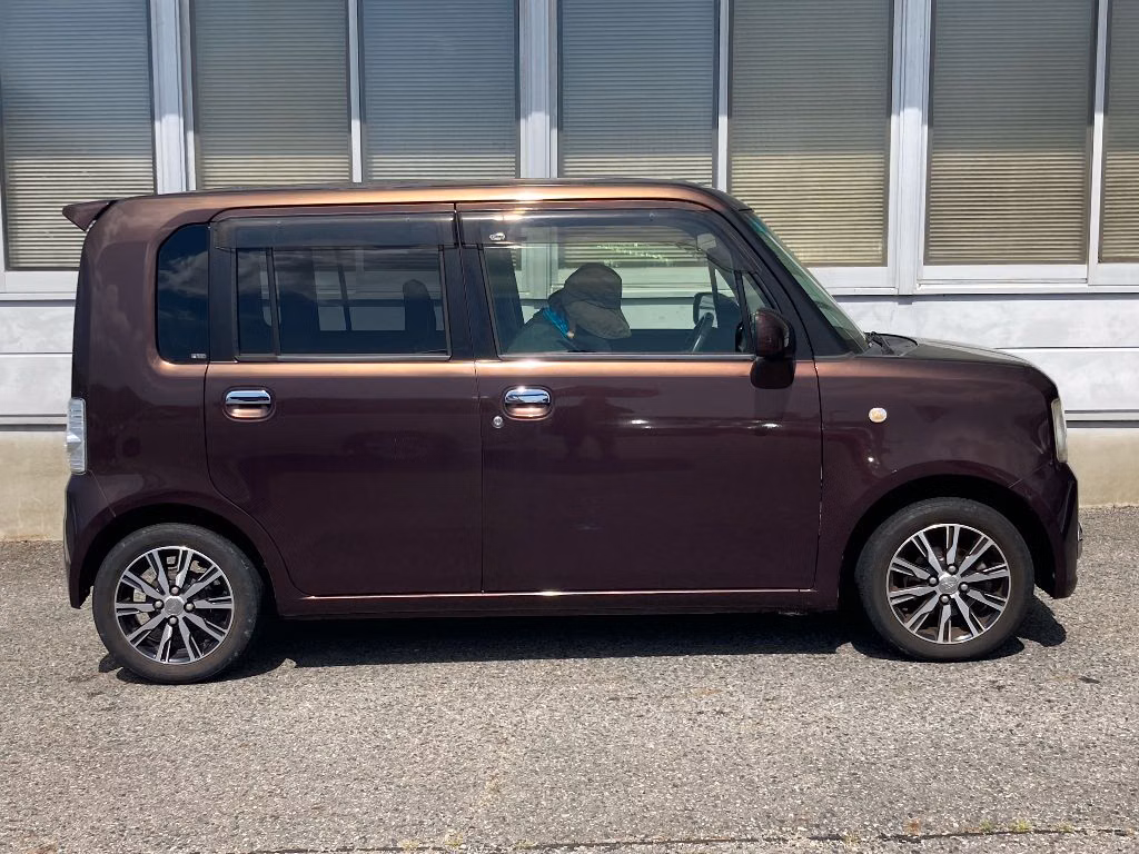 DAIHATSU MOVE CONTE