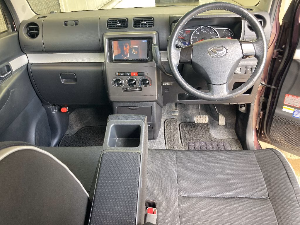 DAIHATSU MOVE CONTE