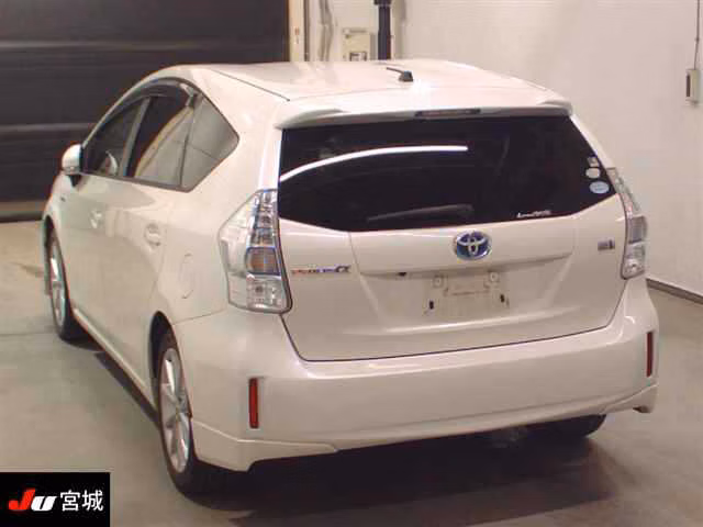 TOYOTA PRIUS ALPHA