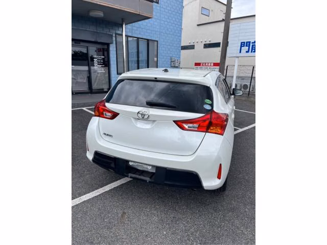 TOYOTA AURIS