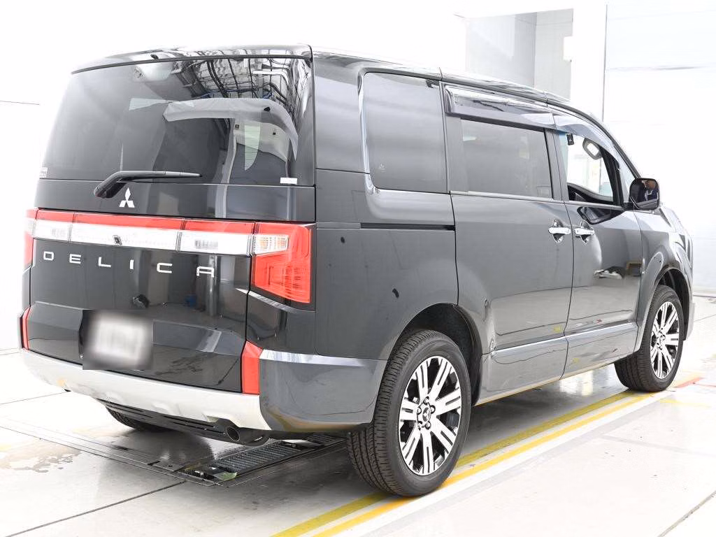 MITSUBISHI DELICA D:5