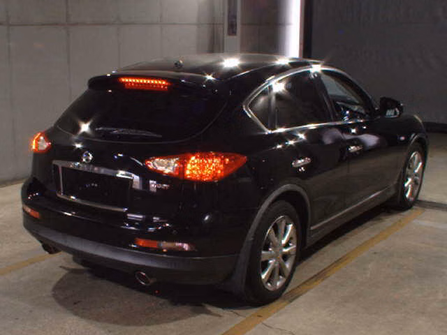 NISSAN SKYLINE CROSSOVER
