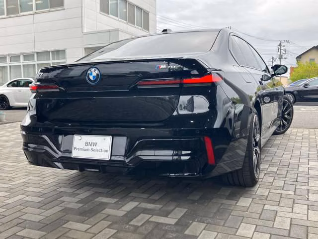 BMW I7