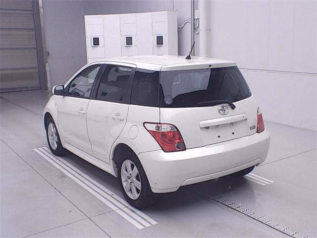 TOYOTA IST