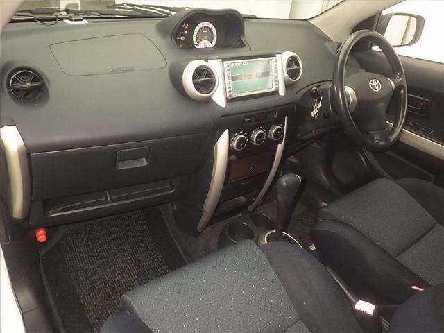 TOYOTA IST