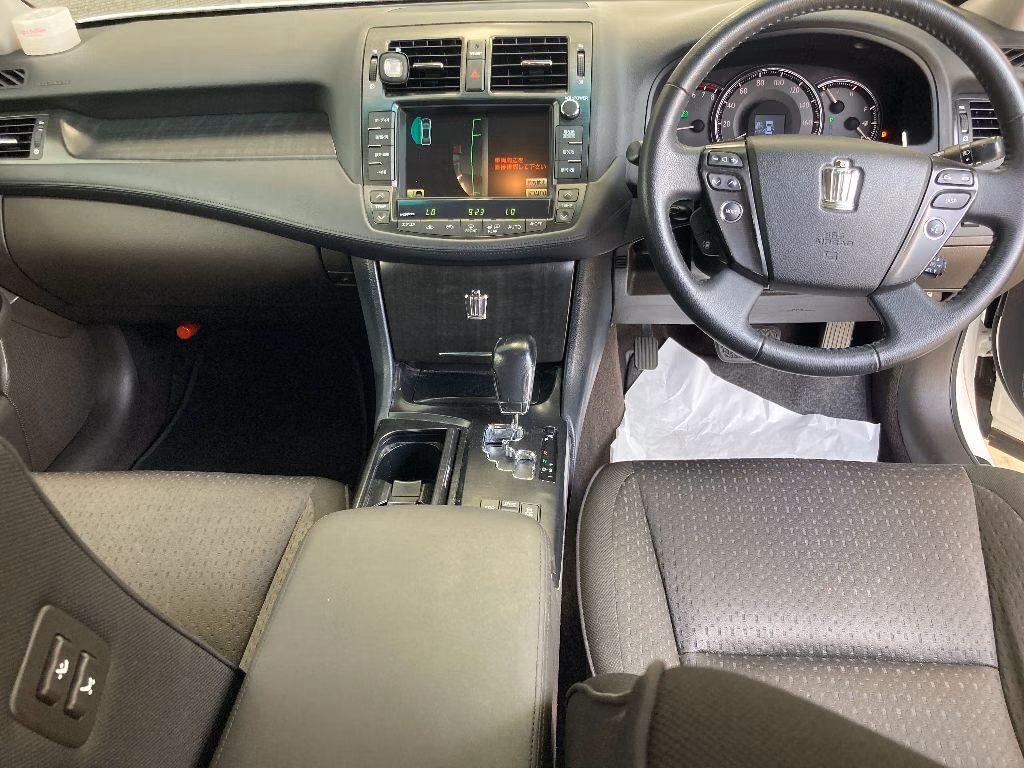 TOYOTA CROWN