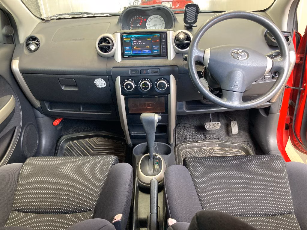 TOYOTA IST
