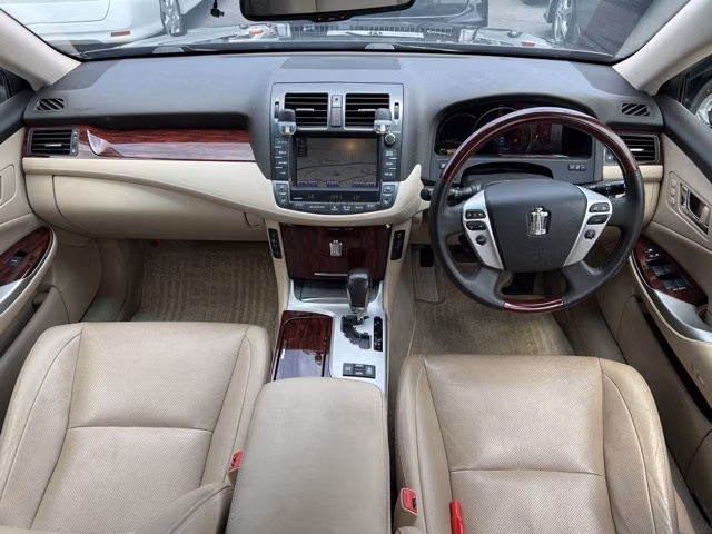 TOYOTA CROWN