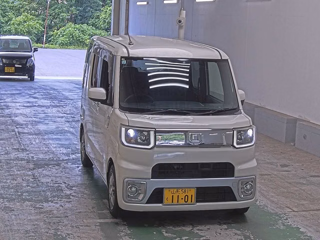 DAIHATSU WAKE