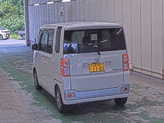 DAIHATSU WAKE