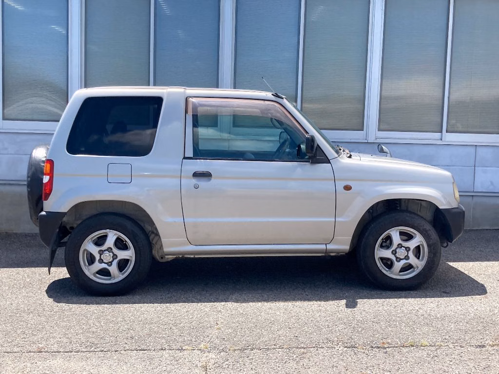 MITSUBISHI PAJERO MINI