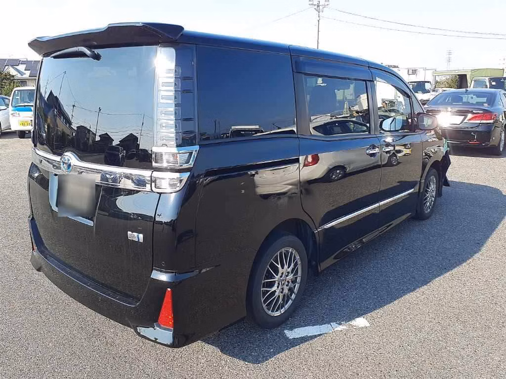 TOYOTA VOXY
