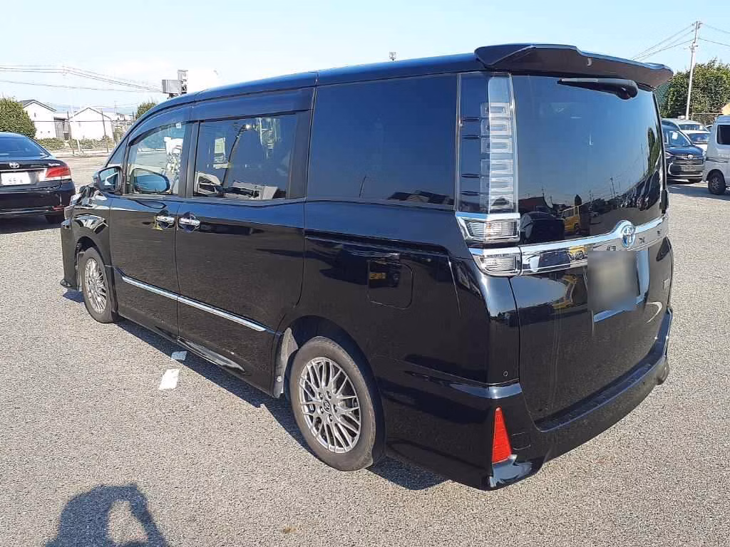 TOYOTA VOXY