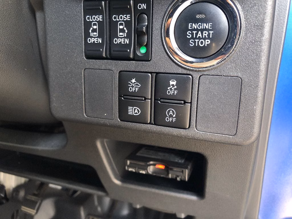 DAIHATSU WAKE