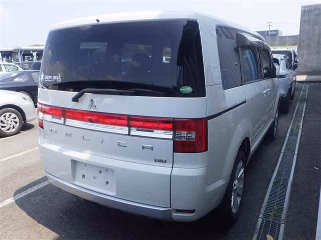MITSUBISHI DELICA D:5