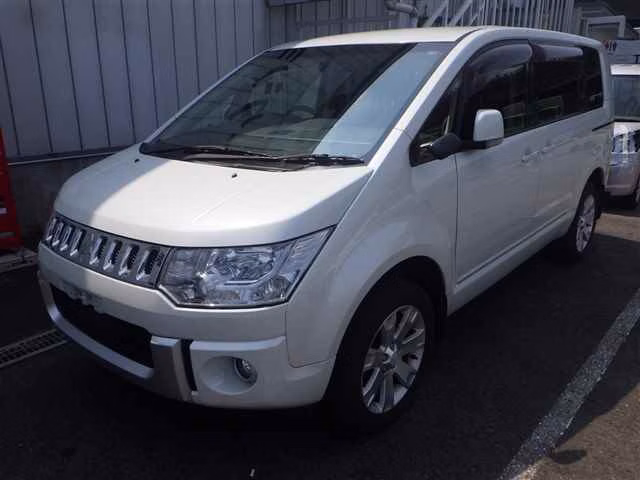 MITSUBISHI DELICA D:5