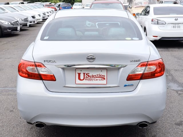 NISSAN FUGA