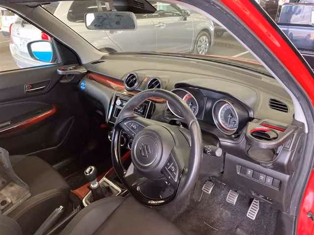 SUZUKI SWIFT