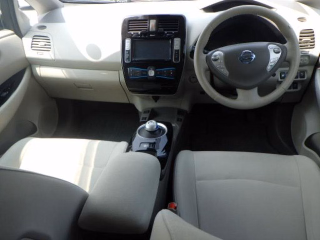 NISSAN LEAF