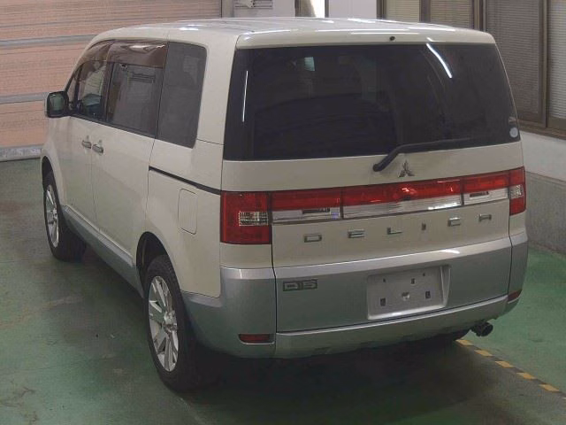MITSUBISHI DELICA D:5