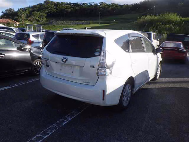 TOYOTA PRIUS ALPHA