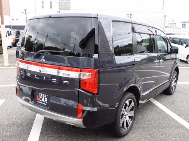 MITSUBISHI DELICA D:5