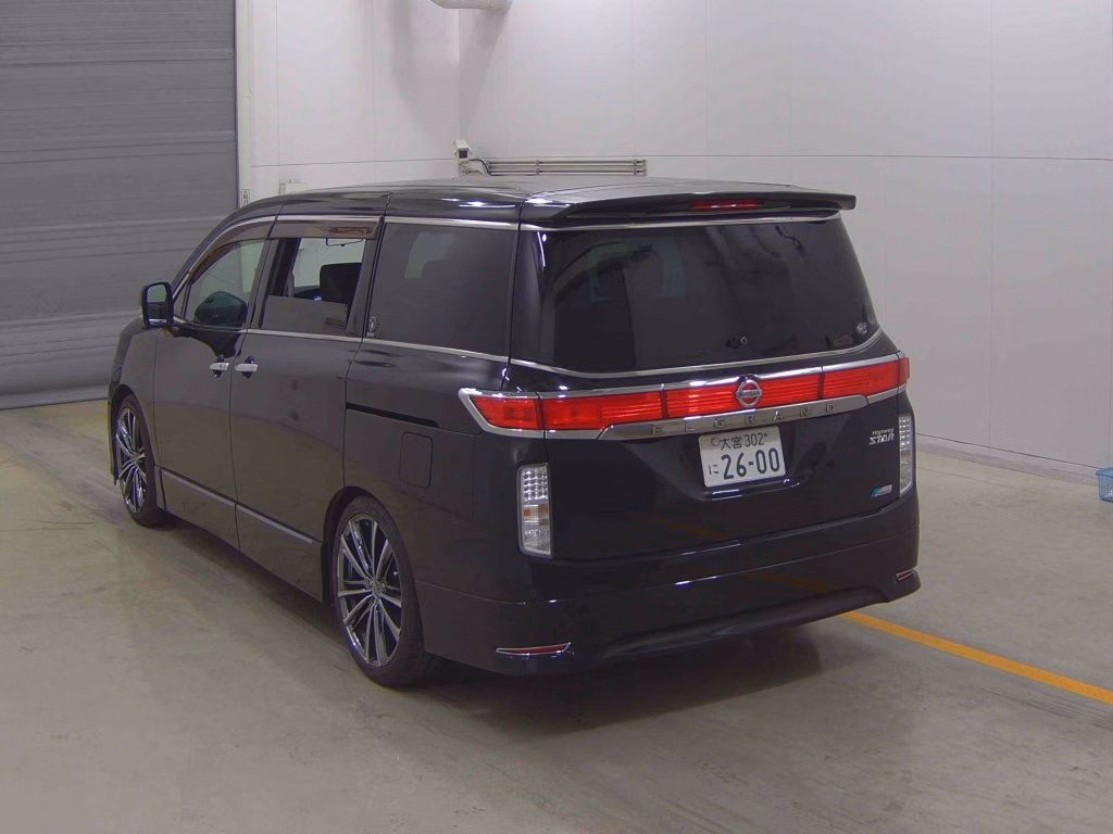 NISSAN ELGRAND