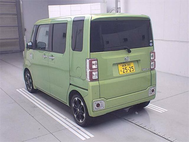DAIHATSU WAKE
