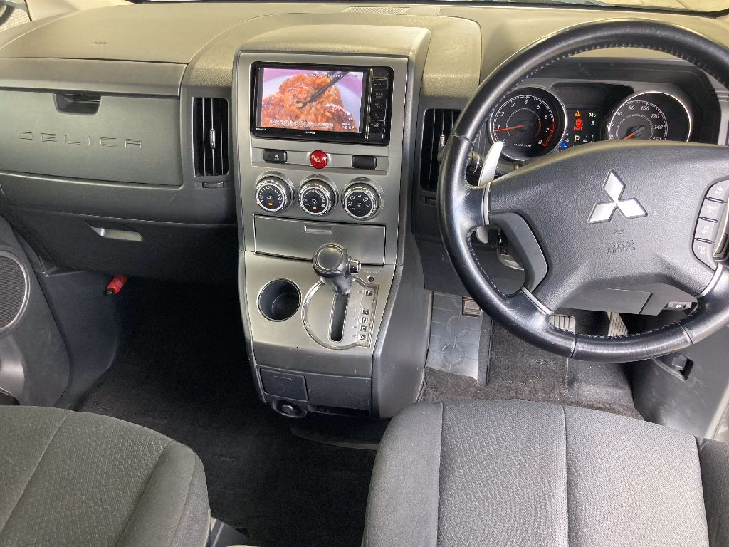 MITSUBISHI DELICA D:5