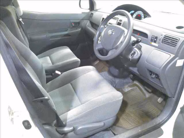 TOYOTA RAUM