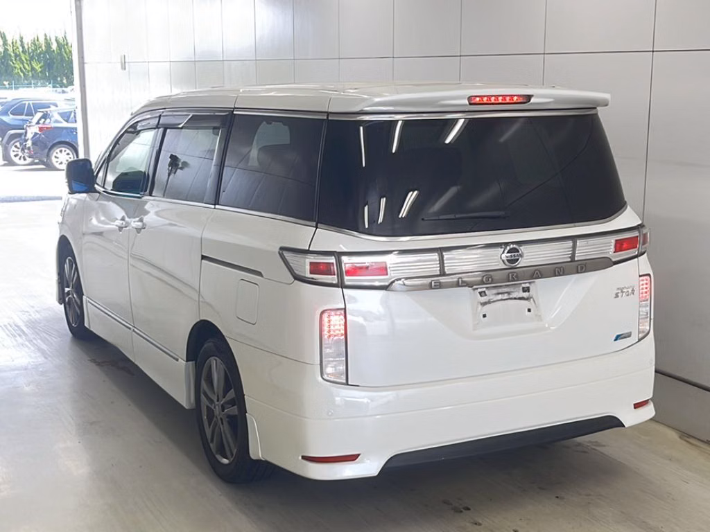 NISSAN ELGRAND