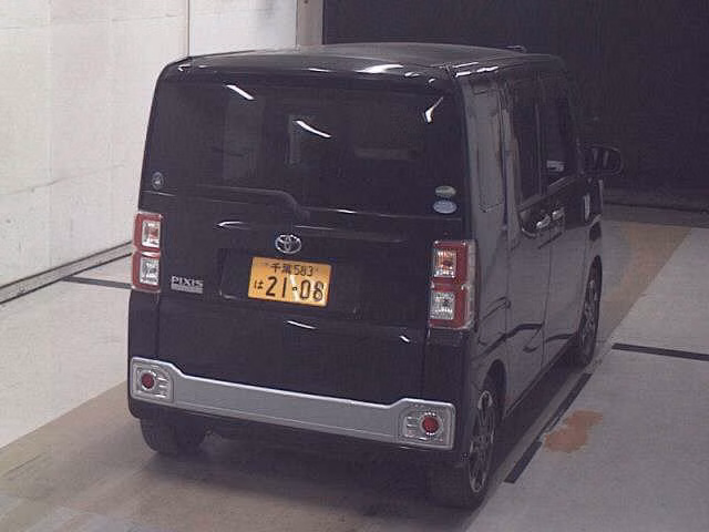 TOYOTA PIXIS MEGA
