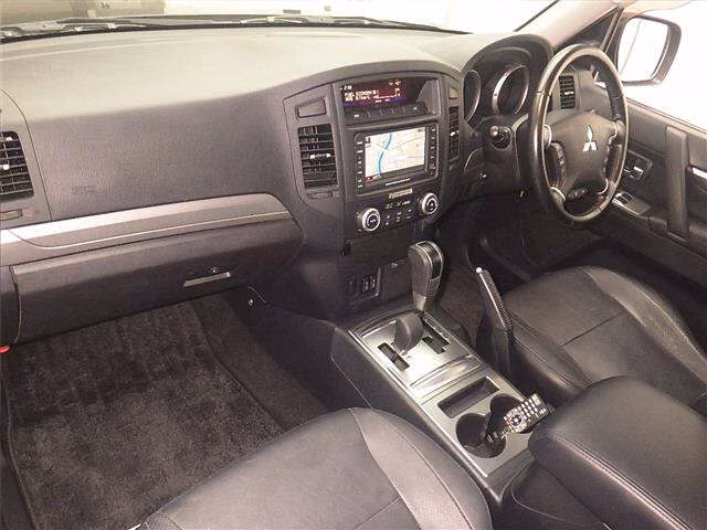 MITSUBISHI PAJERO