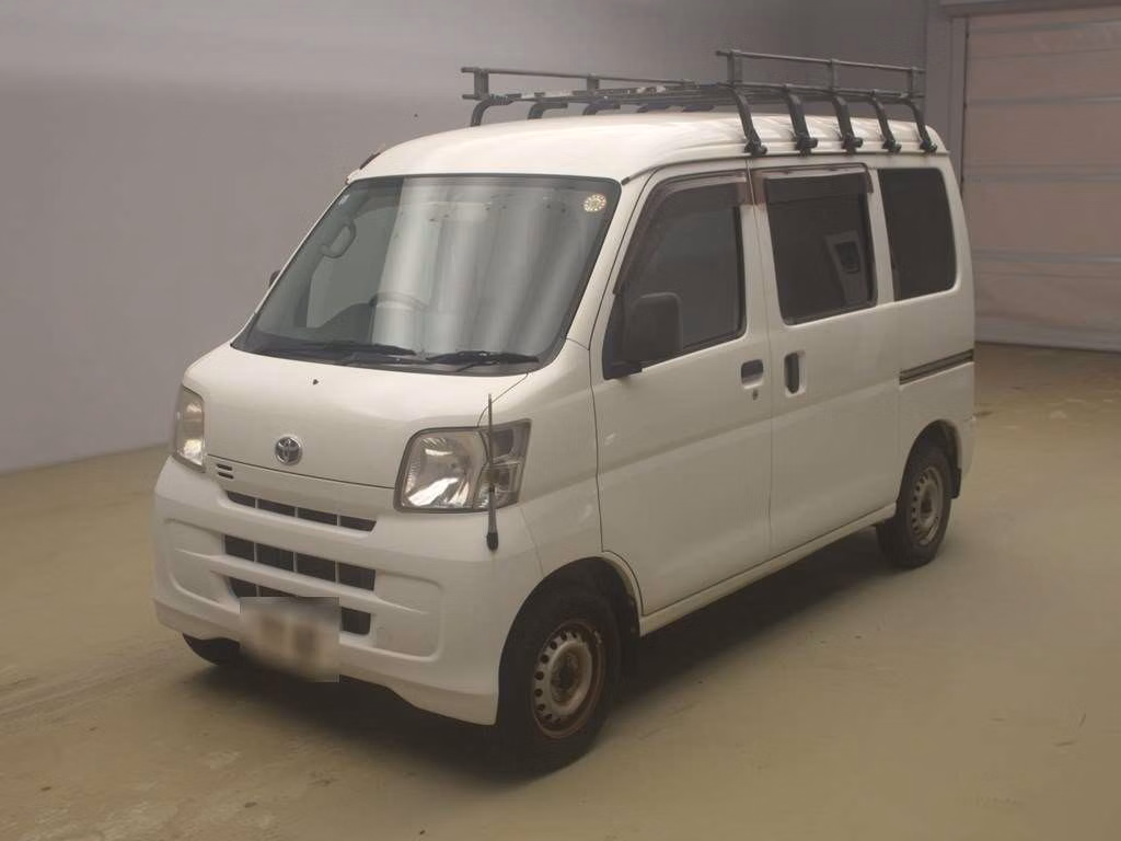 TOYOTA PIXIS VAN