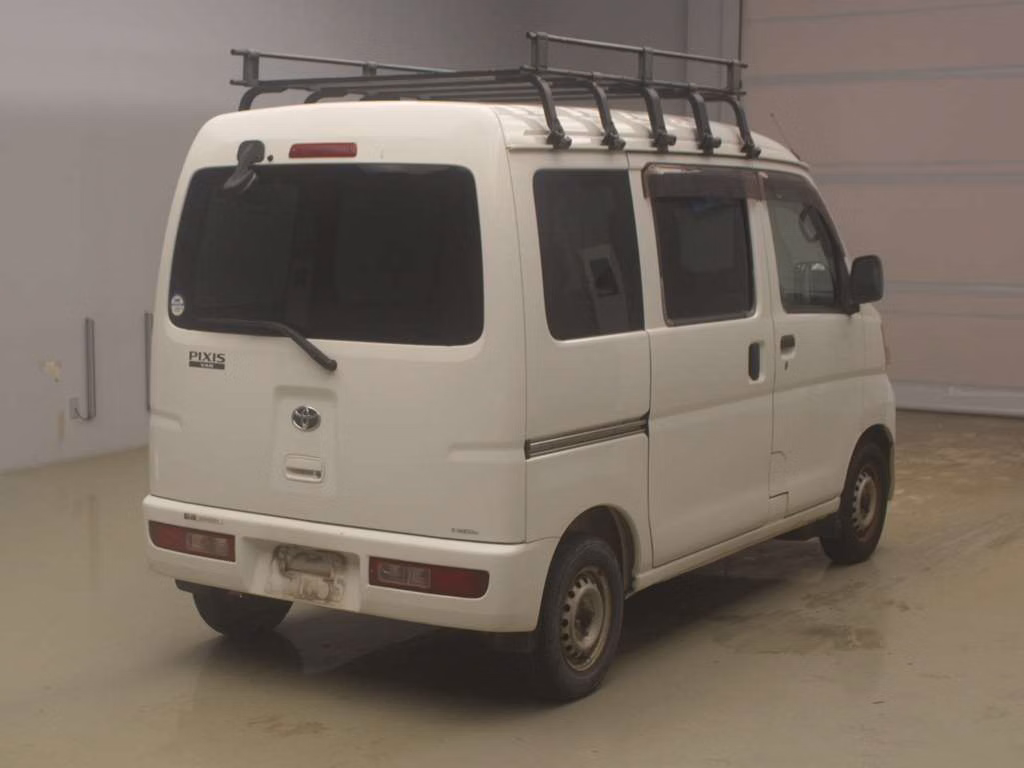 TOYOTA PIXIS VAN