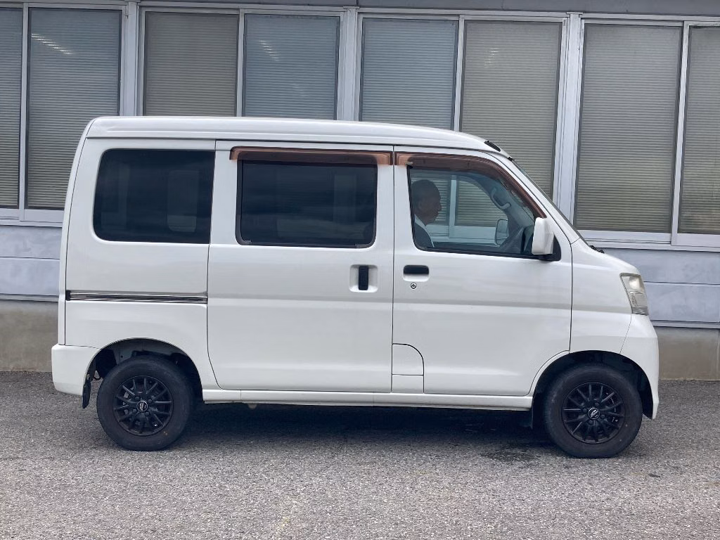 TOYOTA PIXIS VAN