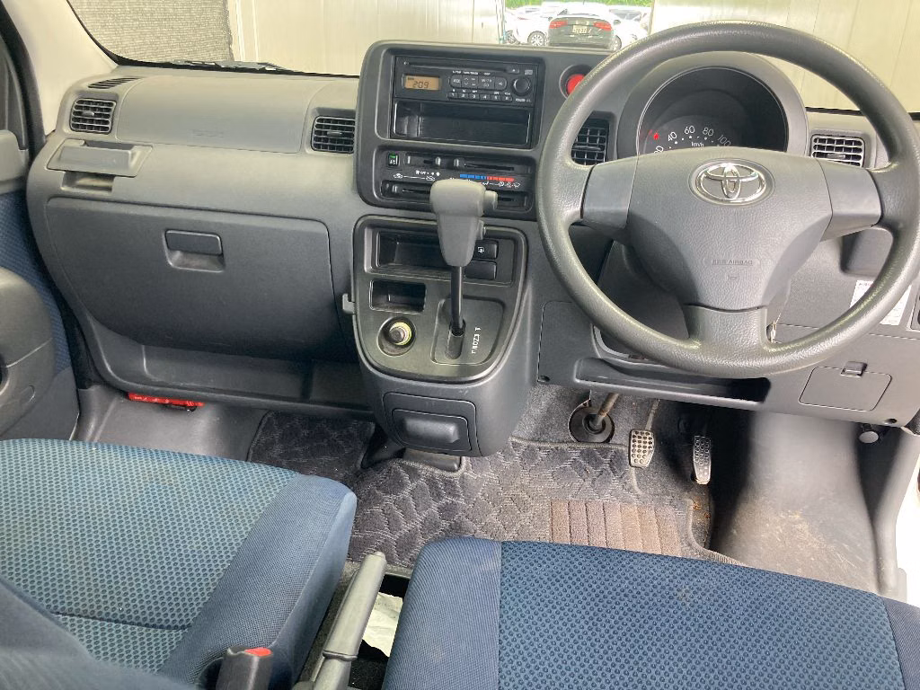 TOYOTA PIXIS VAN