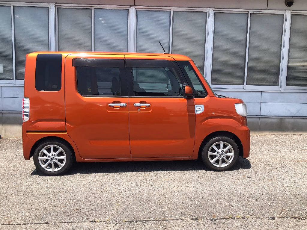 TOYOTA PIXIS MEGA