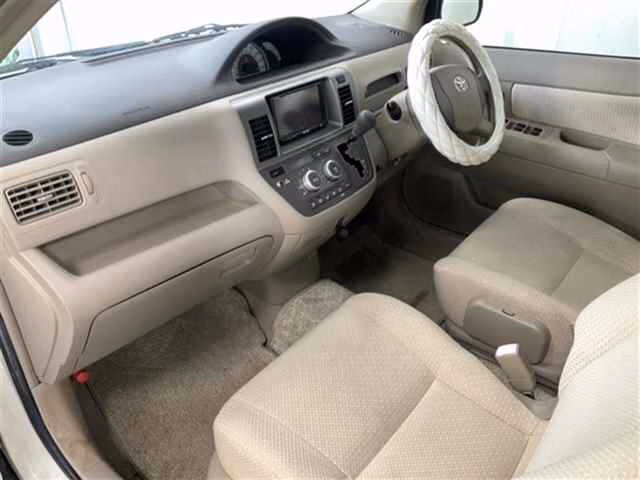 TOYOTA RAUM
