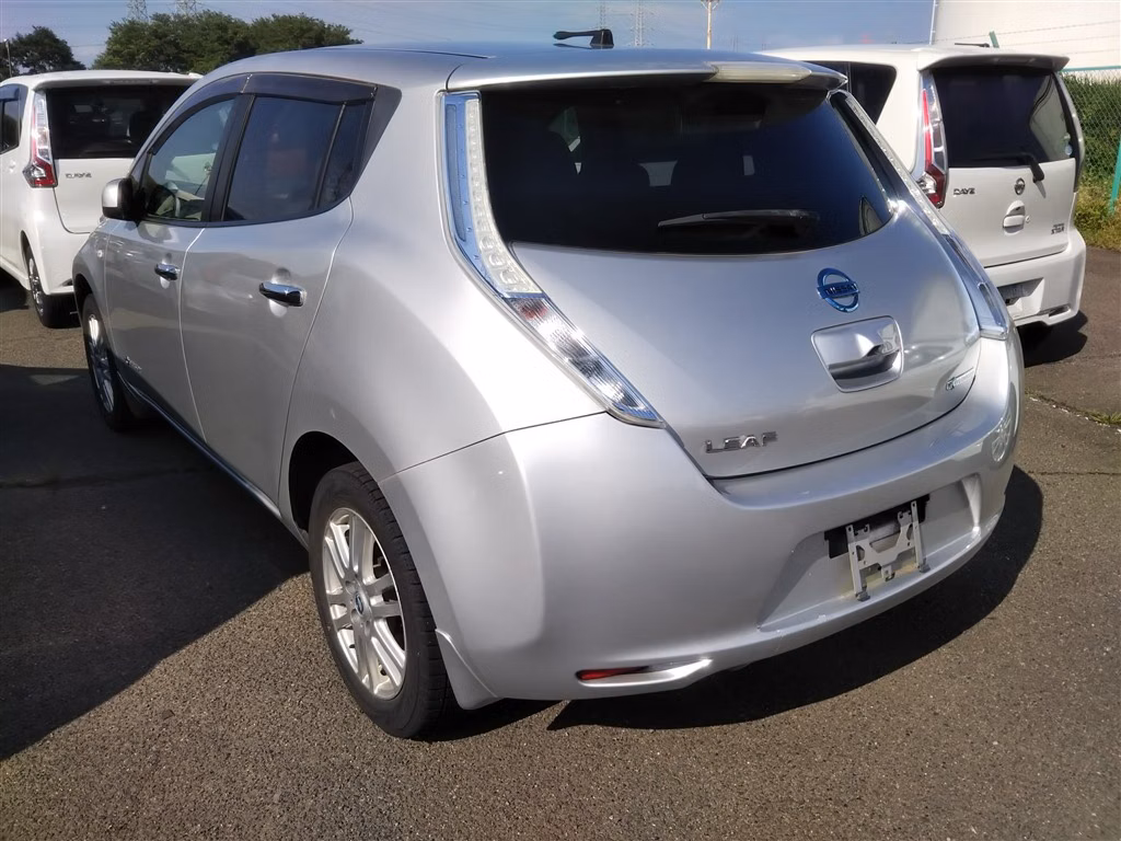 NISSAN LEAF