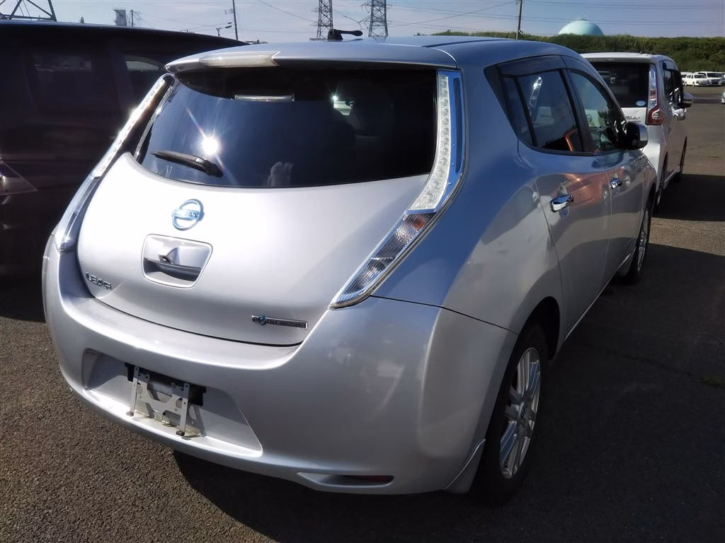 NISSAN LEAF